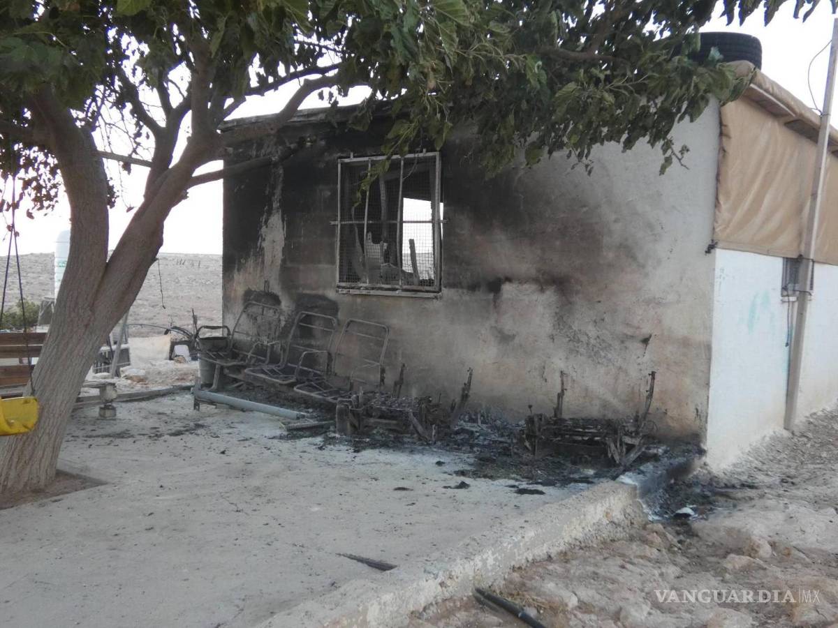 $!Decenas de colonos israelíes armados agredieron a niños e incendiaron al menos dos viviendas palestinas en Tuba, según informó a EFE un vecino y activista.