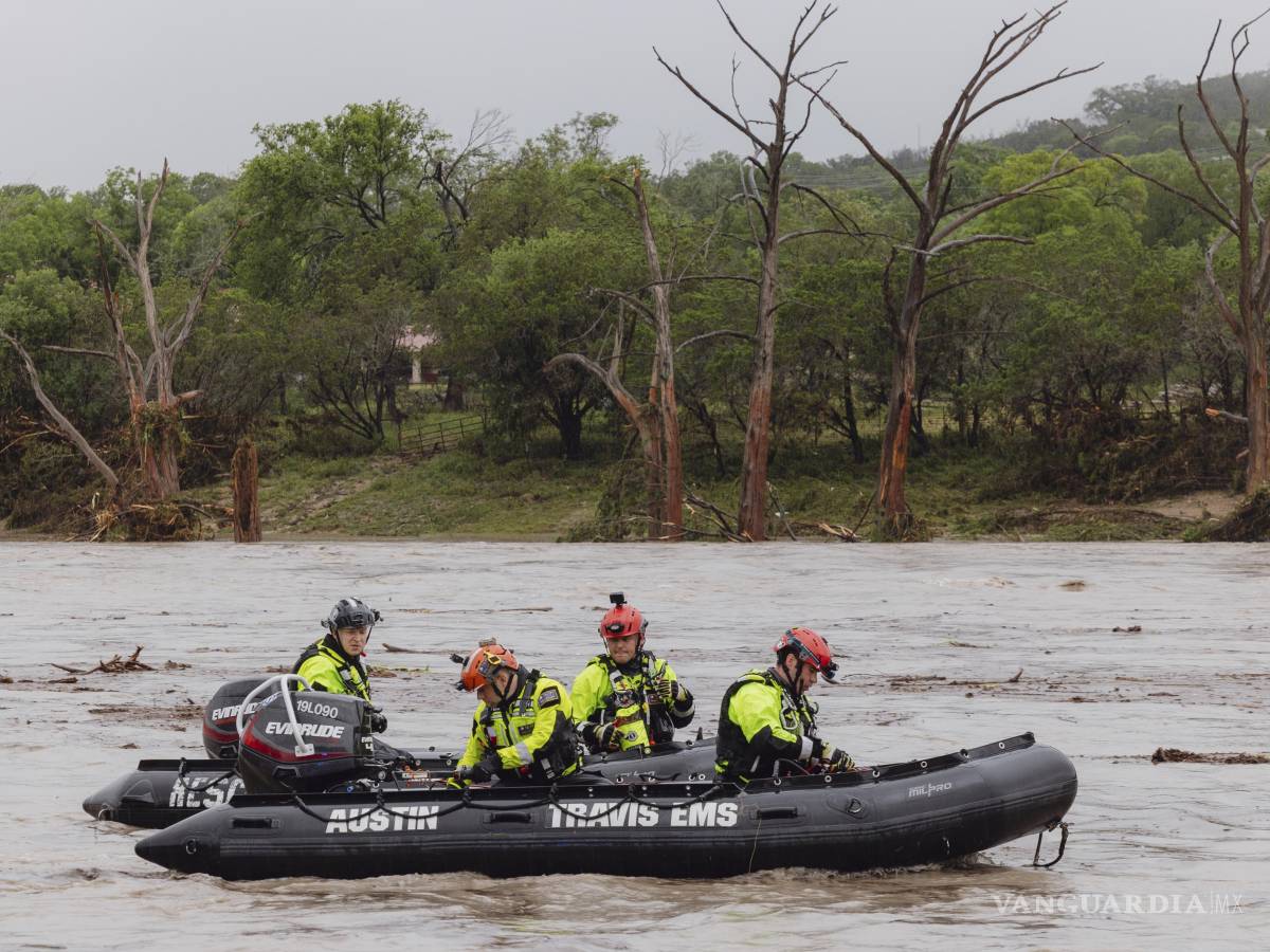 $!Miembros del Grupo de Trabajo 1 despliegan botes a lo largo del río Guadalupe tras las destructivas inundaciones que azotaron Kerrville.