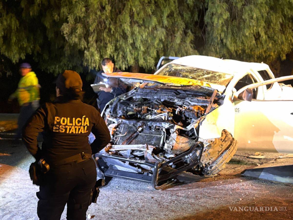 $!Elementos de la Policía Estatal acudieron al lugar para tomar conocimiento del accidente.