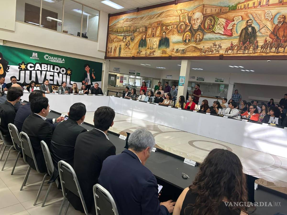 $!El alcalde Carlos Villarreal Pérez encabezó la sesión y escuchó las propuestas presentadas por los estudiantes.