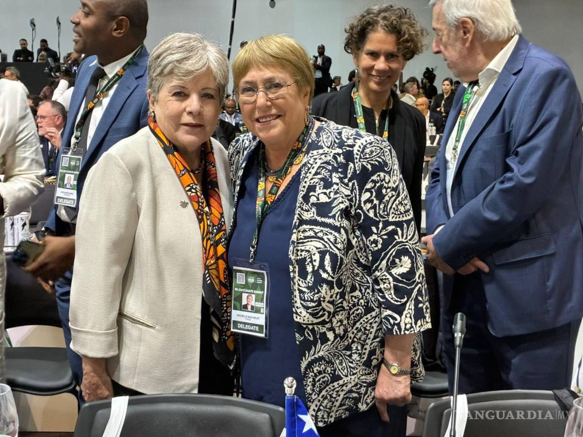 $!Alicia Bárcenas, secretaria del medio ambiente y la expresidenta chilena y candidata a la secretaría general de la ONU, Michelle Bachelet en Belém, Brasil.