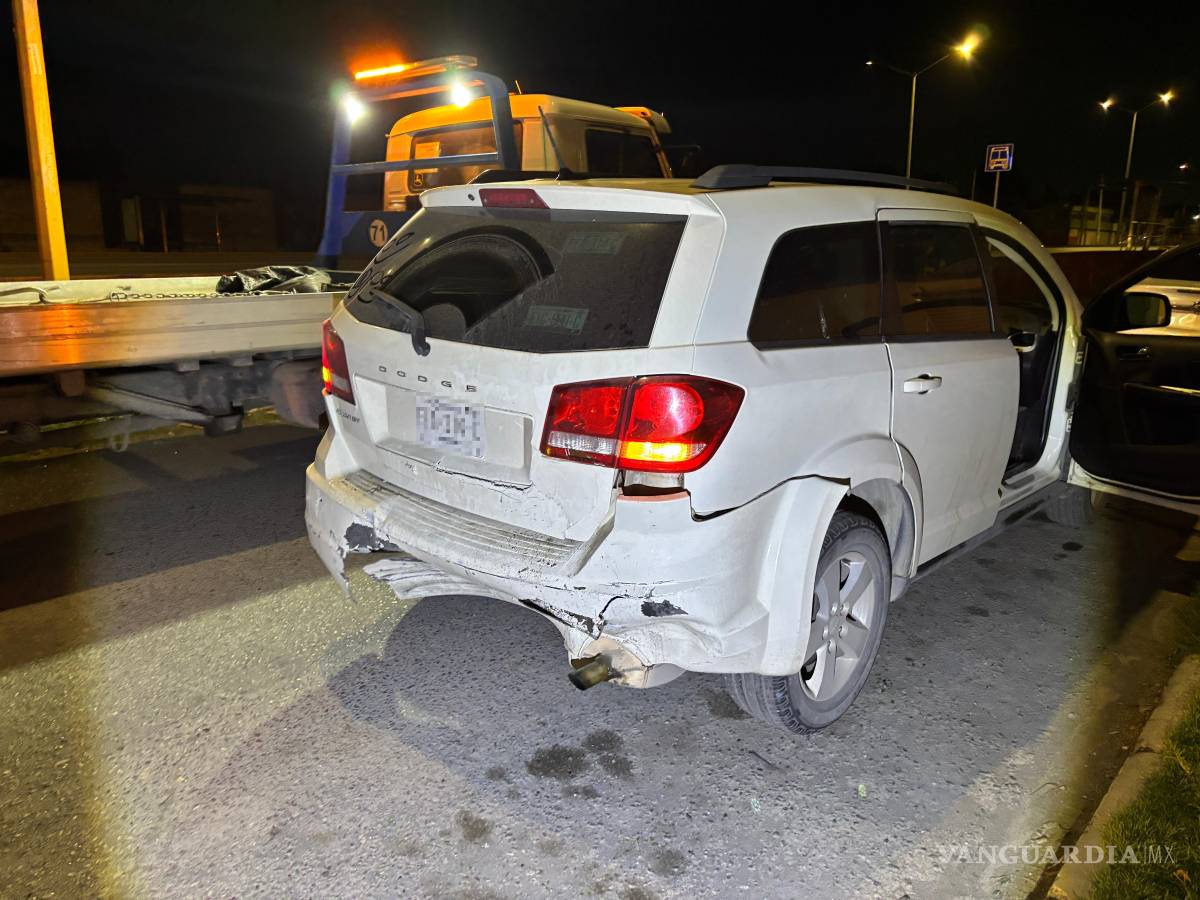 $!Las unidades involucradas fueron retiradas con apoyo de una grúa y trasladadas a un corralón, mientras el caso fue turnado al Ministerio Público de Asuntos Viales.