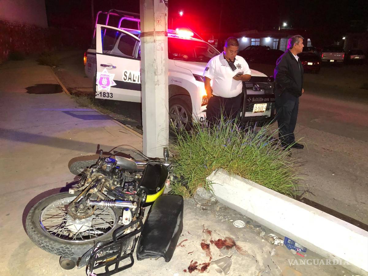 $!La motocicleta fue remolcada al corralón, donde permanecerá hasta que se paguen las multas correspondientes por el incidente.