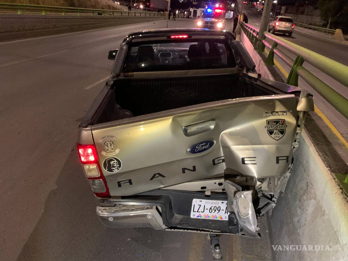 $!Elementos de Tránsito Municipal abanderaron la zona para prevenir más accidentes.