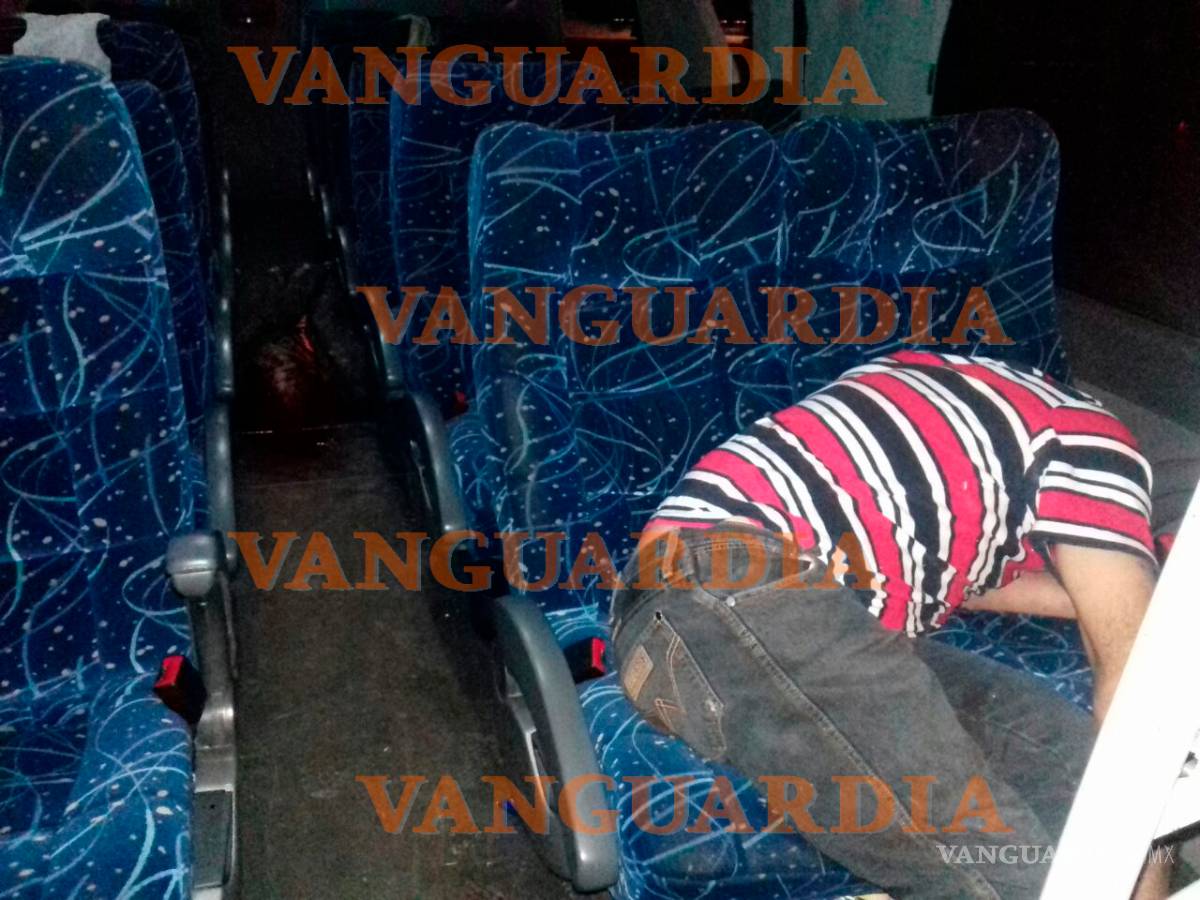 $!Asaltante mata a cómplice para frenar masacre en autobús en Coahuila