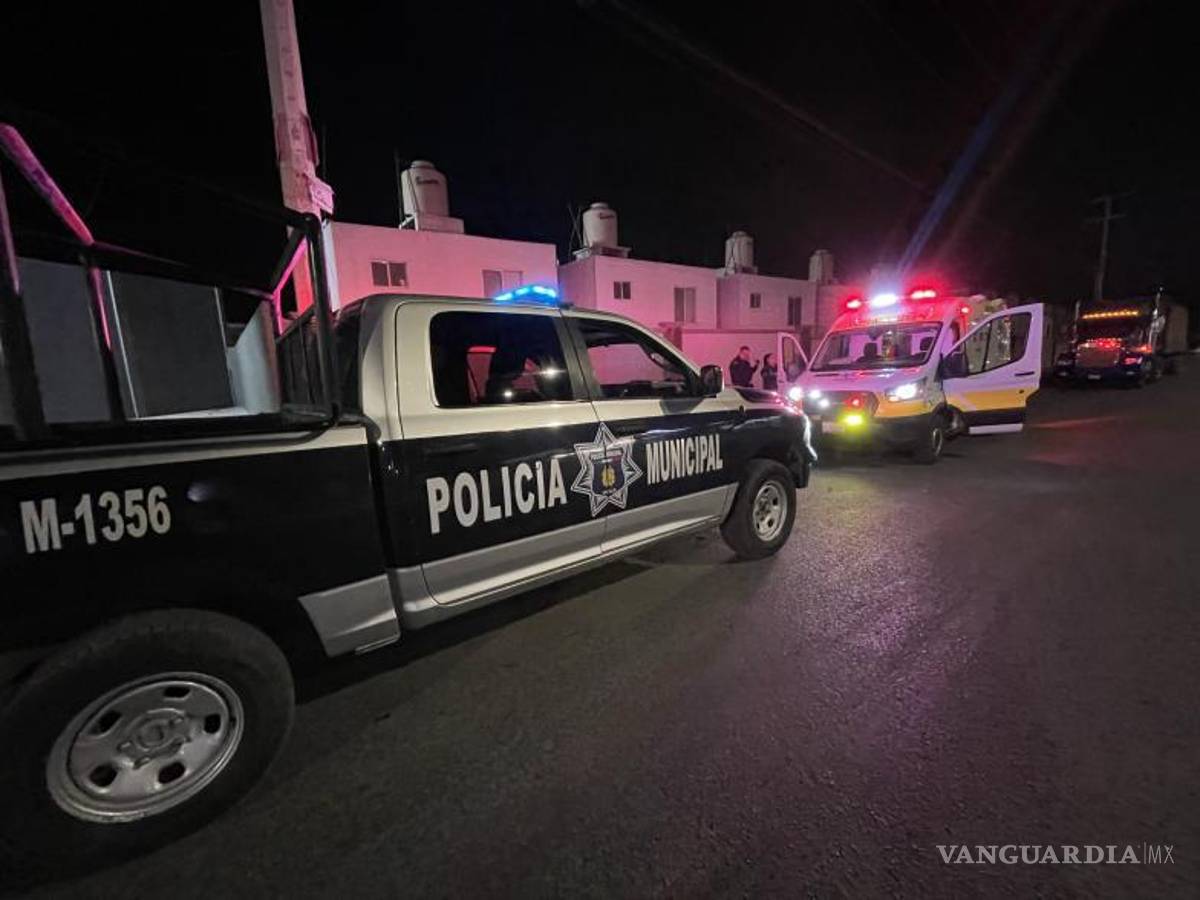 $!Eran casi las 01:00 horas de este lunes, cuando elementos de la Policía Municipal Preventiva vieron a una persona tirada en un predio baldío del bulevar Revolución.