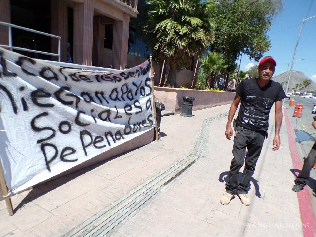 $!El grupo de José Cruz Chávez ha realizado diversas manifestaciones y plantones para exigir el reingreso al relleno sanitario y poder continuar con pepena de basura, su modo de vida.