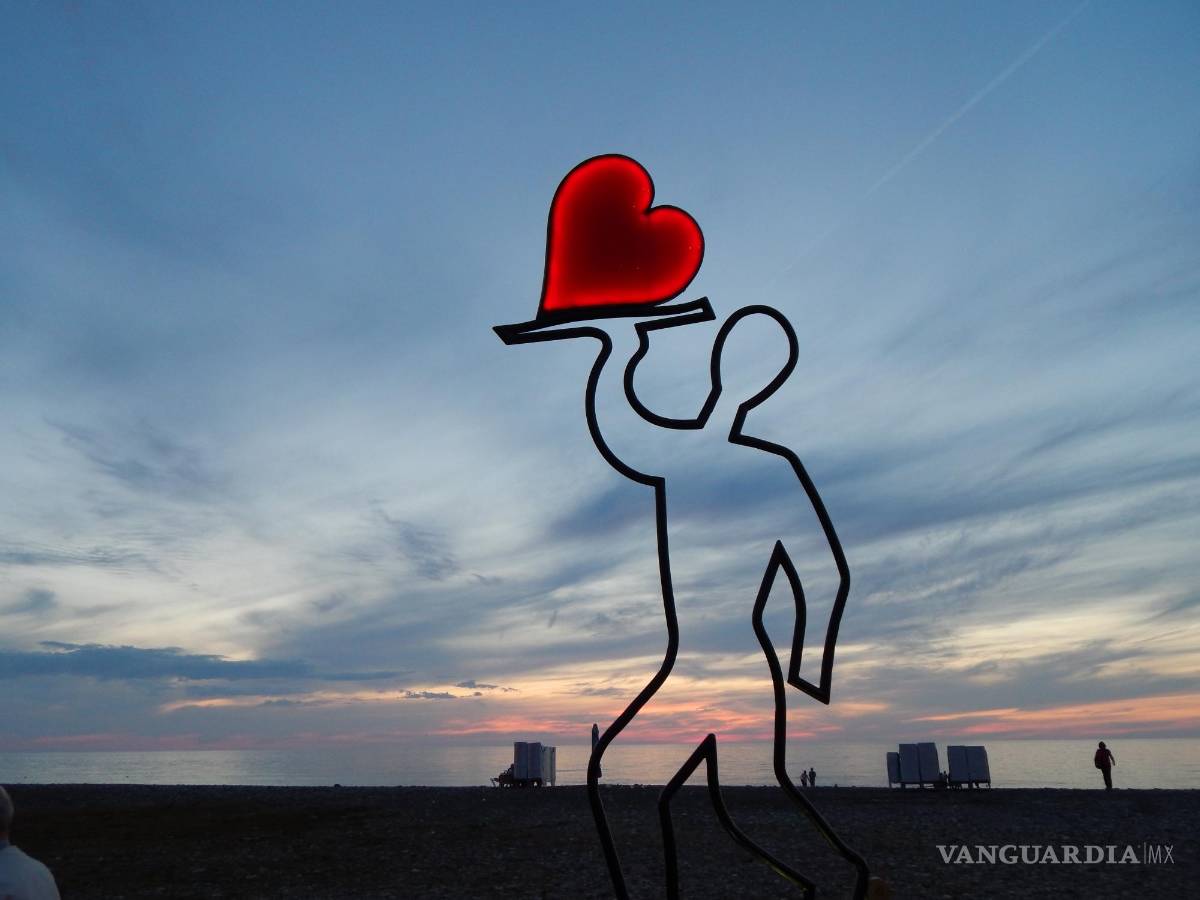 $!Una estatua típica de la ciudad de Batumi. EFE/Misha Vignanski