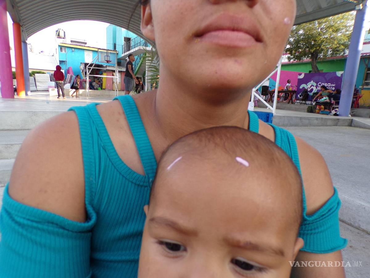 $!Margarita y su hijo Caleb de 9 meses, descansan en la Casa del Migrante. Ella cuenta su experiencia siendo secuestrada en Chiapas.