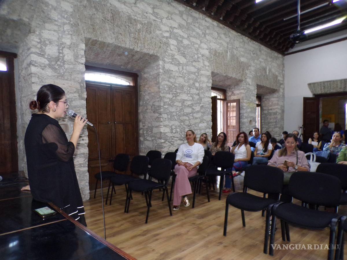 $!Familias integrantes de la asociación Juntos de la Mano reciben una charla informativa.