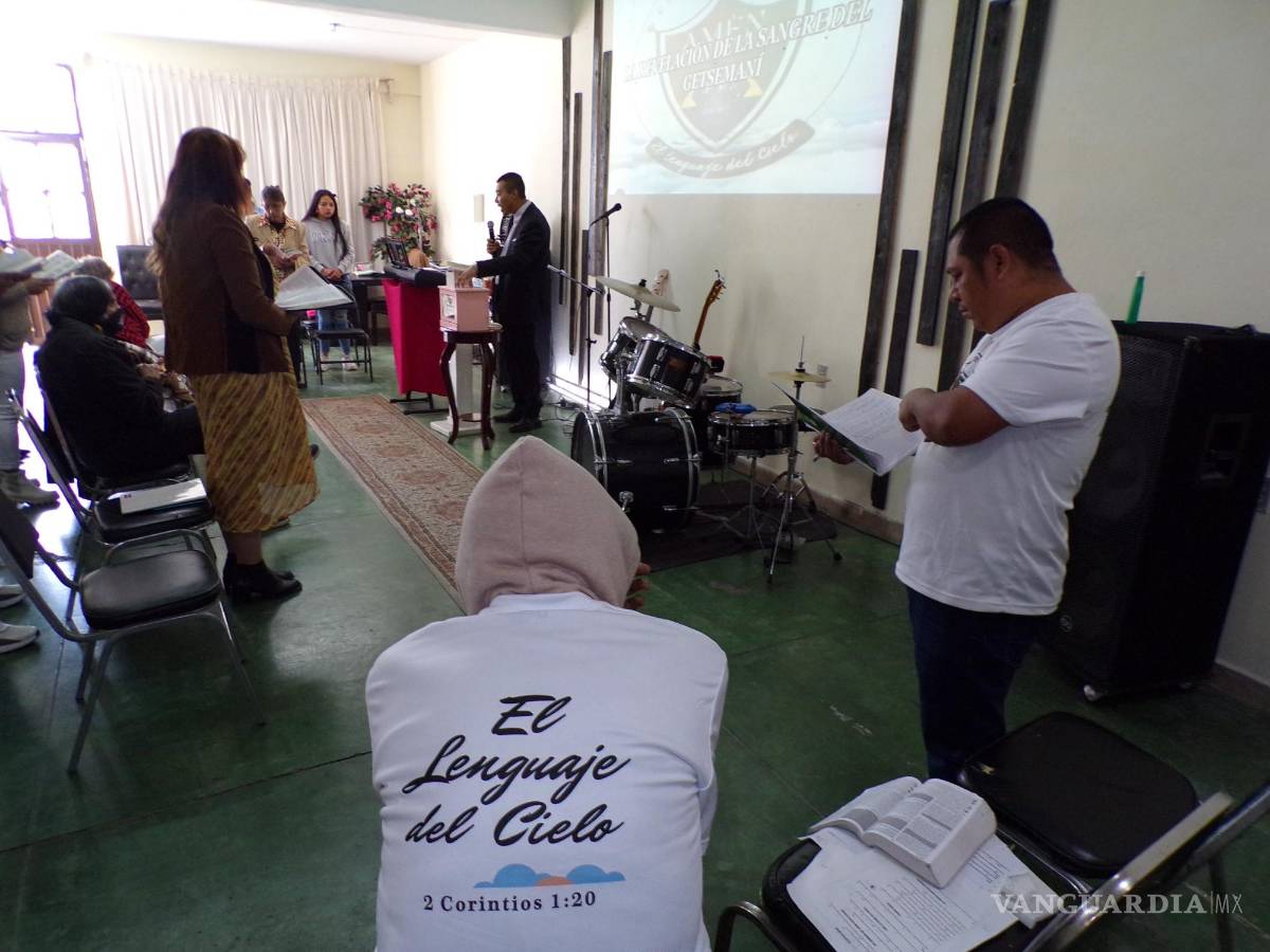 $!Todavía muchos no creen que aquel hombre que vieron encobijado y con perros por décadas, haya sido rescatado por una iglesia cristiana.