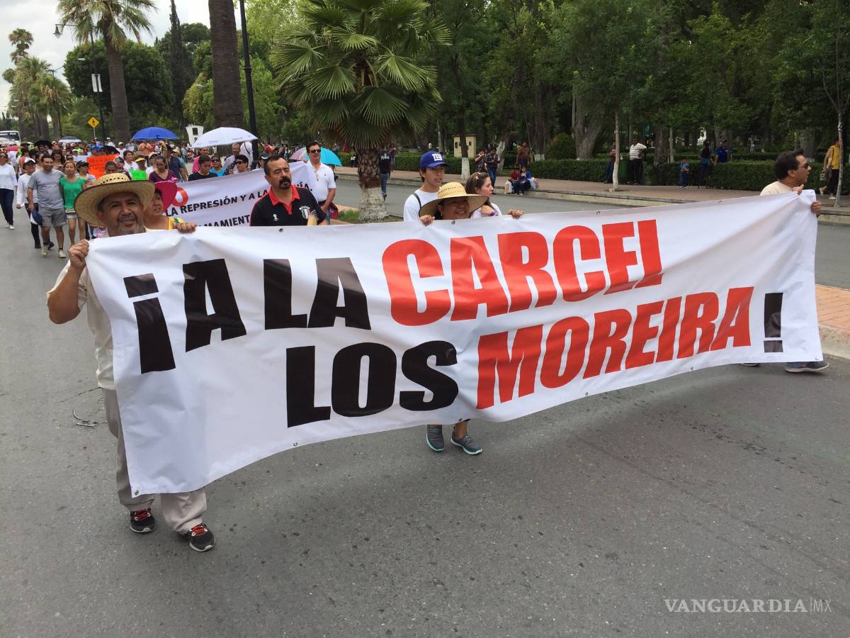 $!Grupos ciudadanos y magisteriales de Coahuila protestan por conflicto en Oaxaca (FOTOS)