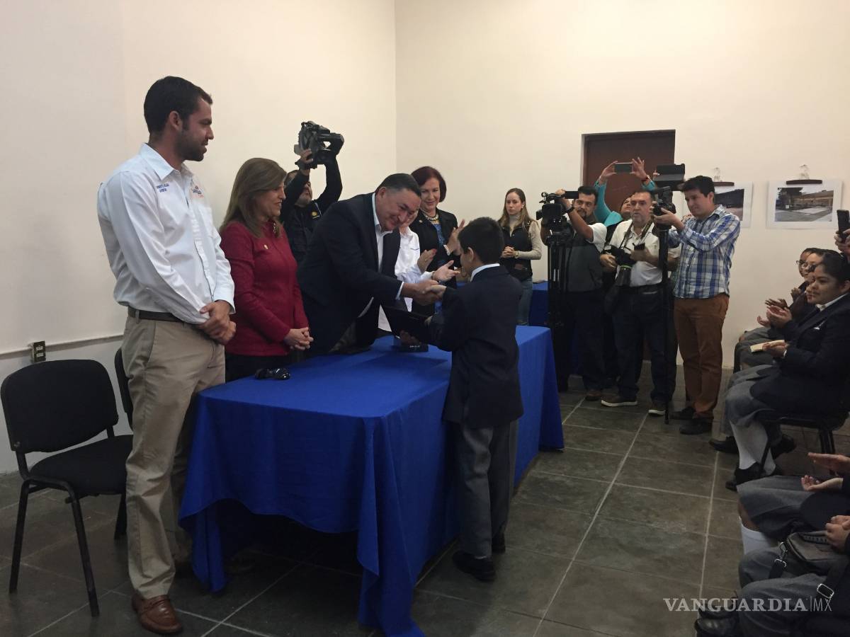 $!Reconoce Municipio de Saltillo a estudiantes destacados