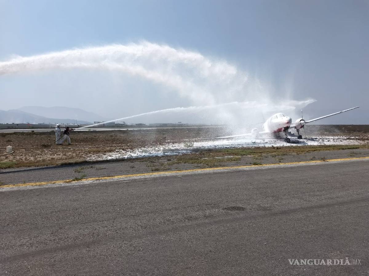 $!Se despista avión de carga en el Aeropuerto Plan de Guadalupe de Saltillo; no hay heridos