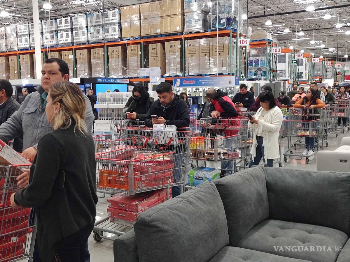 $!La variedad de roscas generó una larga fila en tiendas.