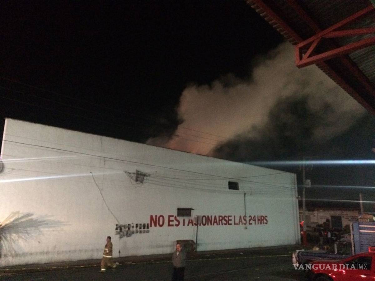 $!Se incendia Mercado de Abastos en Saltillo