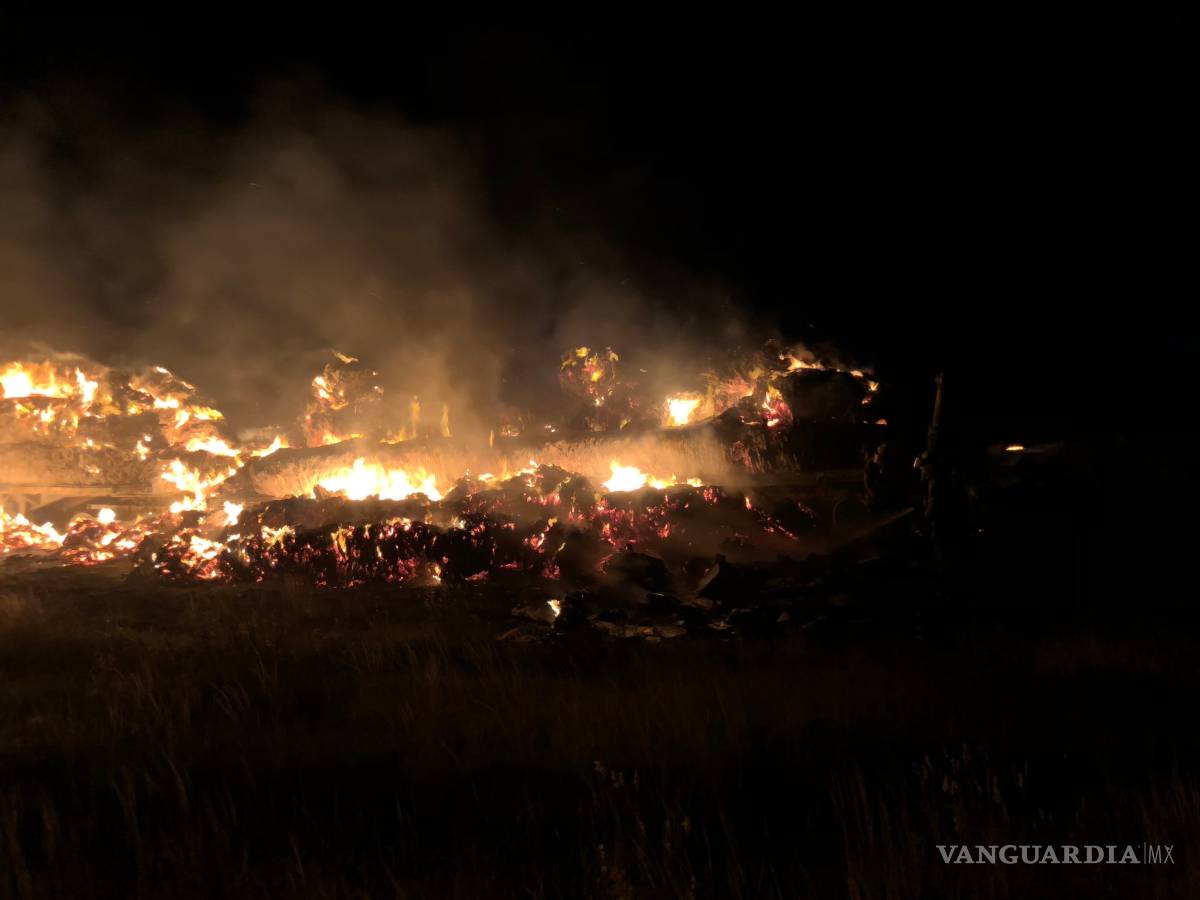 $!Se incendia tráiler en la carretera Saltillo - Torreón; provoca tránsito lento