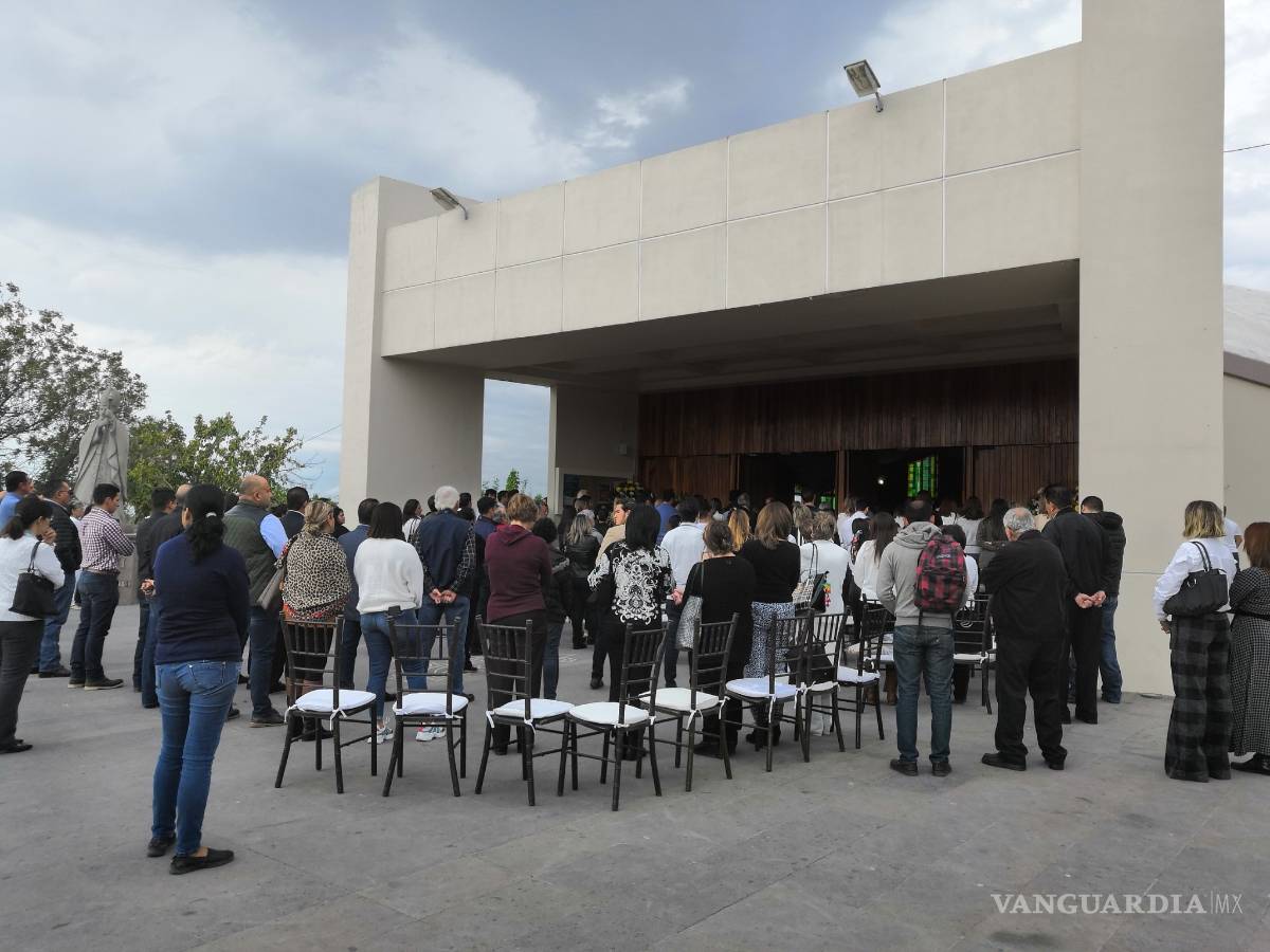 $!Despiden a estudiante asesinado en Nuevo León; Monclova le llora al joven de 23 años