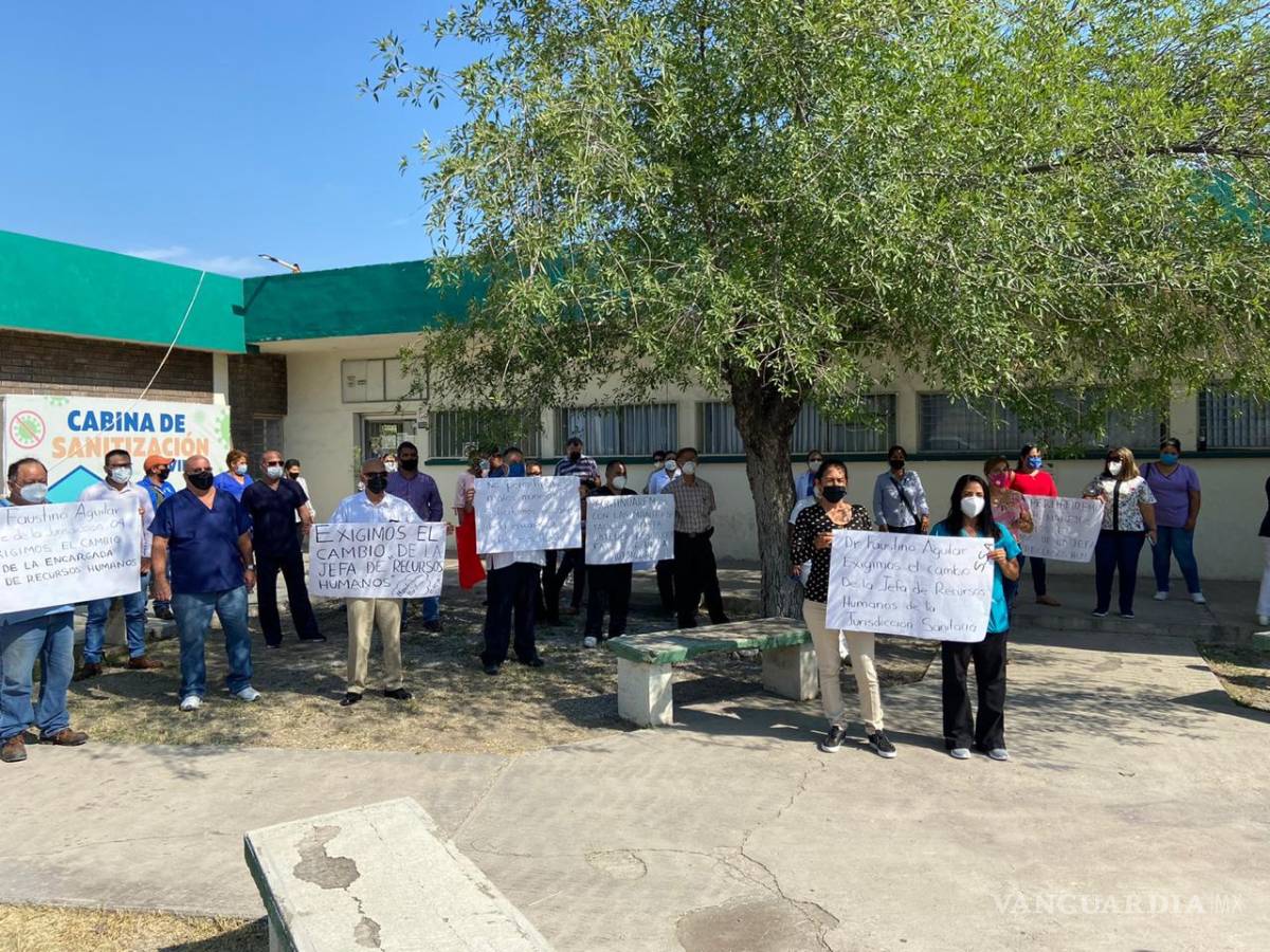 $!Exigen trabajadores de Secretaría de Salud en Monclova destitución de jefa de Recursos Humanos