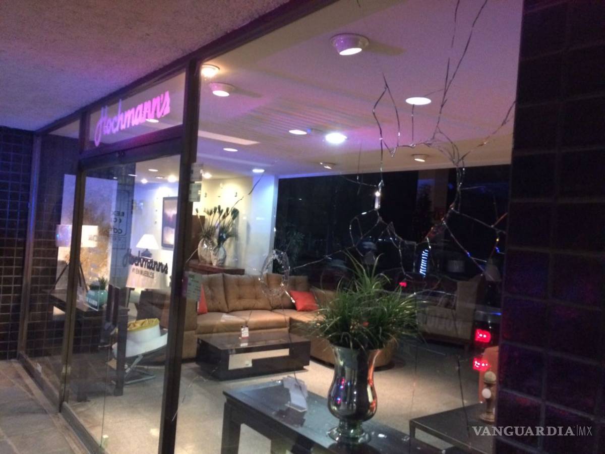 $!Atemorizan saqueadores a comercio de Saltillo