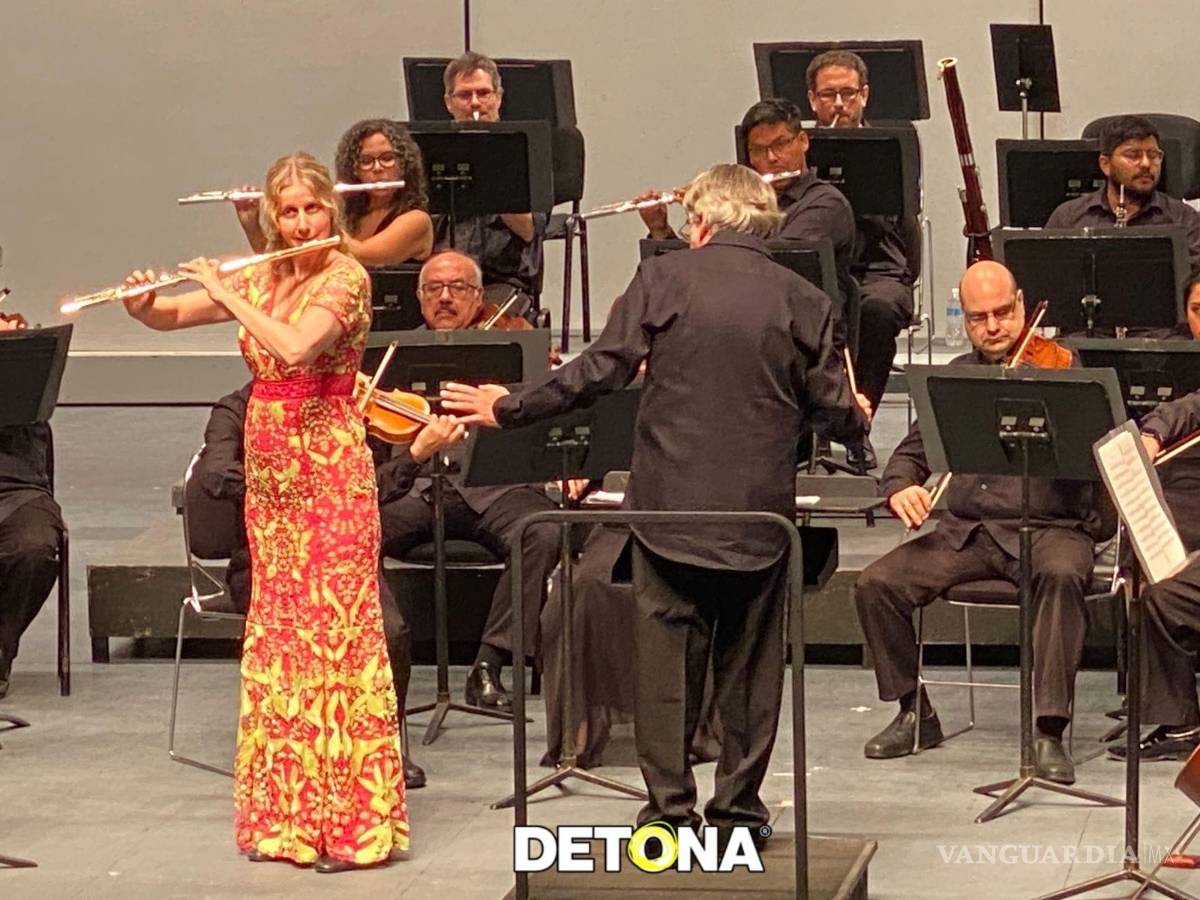 $!El programa II de la temporada 2025 de la Orquesta Sinfónica de la UANL tuvo el acierto de darle juego a una virtuosa de casa, porque habiendo nacido en Suiza, Stefanie es regia por adopción.