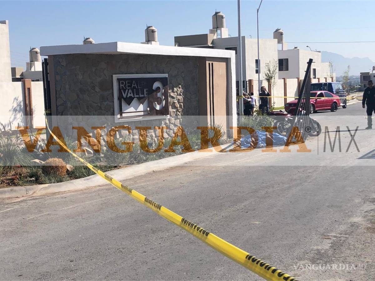 $!Motociclista pierde la vida tras chocar contra barda en colonia de Ramos Arizpe