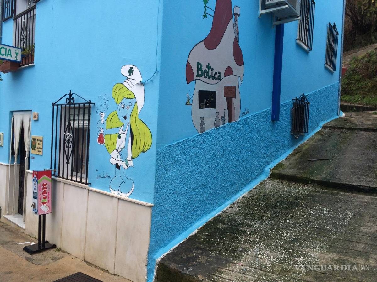 $!El "primer pueblo pitufo del mundo” en Júzcar, en España, se queda sin pitufos