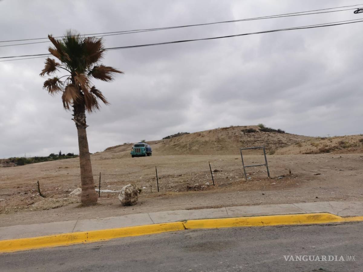 $!El alcalde insistió en que la información vertida en algunos medios digitales, en el sentido de que el proyecto de la llegada de Walmart a Acuña está en espera, es falsa, y que él tiene otros datos.