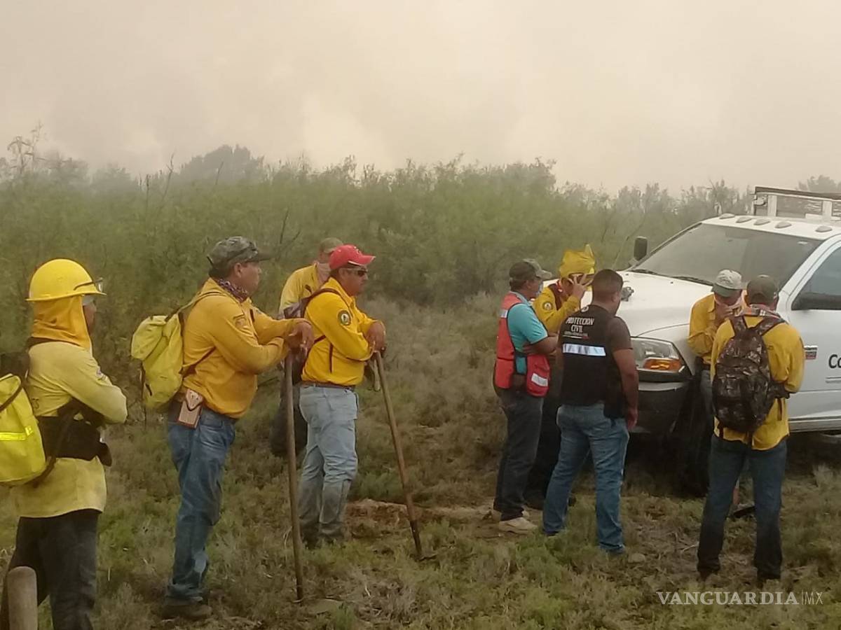 $!Incontrolable incendio a causa de un rayo en Cuatro Ciénegas, Coahuila