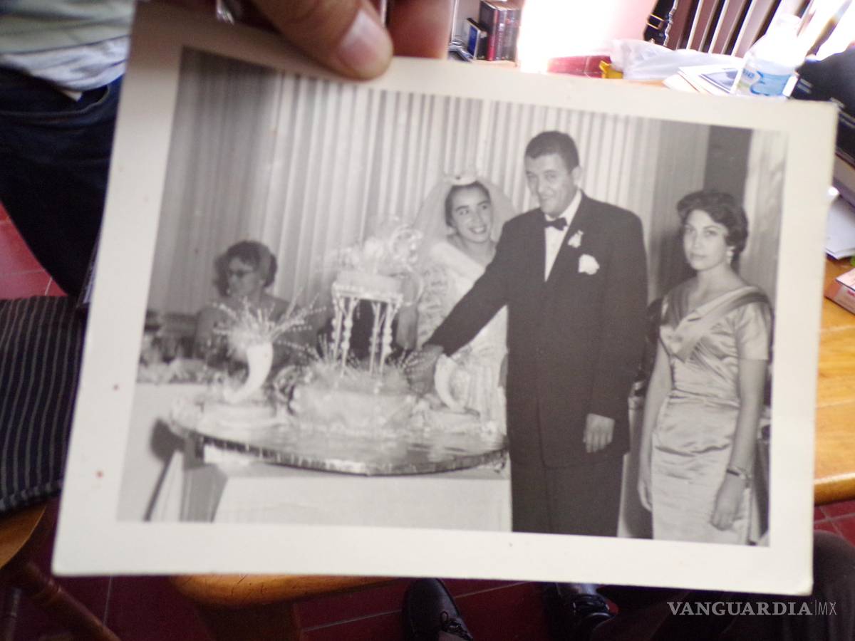 $!En la imagen, el profesor Arturo Berrueto durante su enlace matrimonial con su primera esposa, la señora Elena.