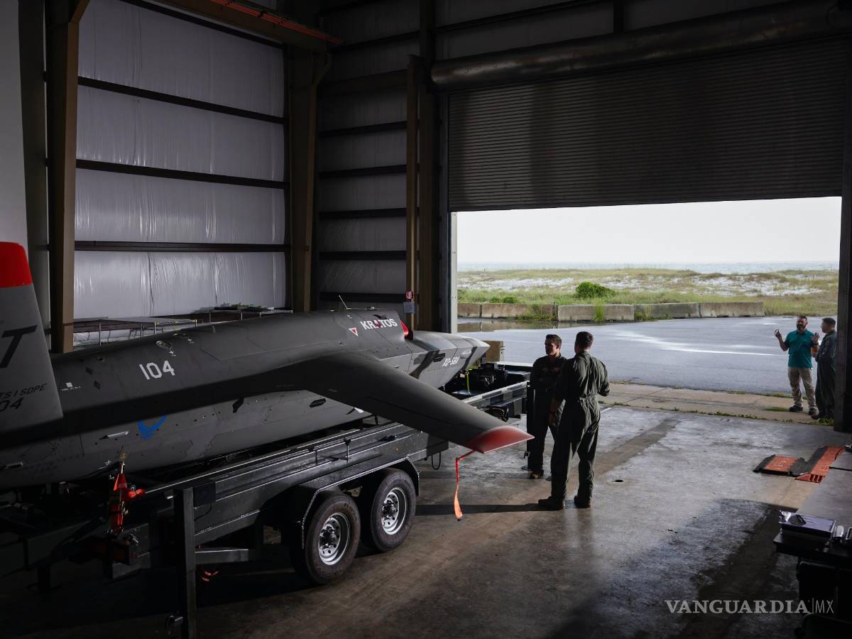$!El avión experimental no tripulado XQ-58A Valkyrie de la Fuerza Aérea en la Base de la Fuerza Aérea de Eglin, cerca de Fort Walton Beach, Florida.