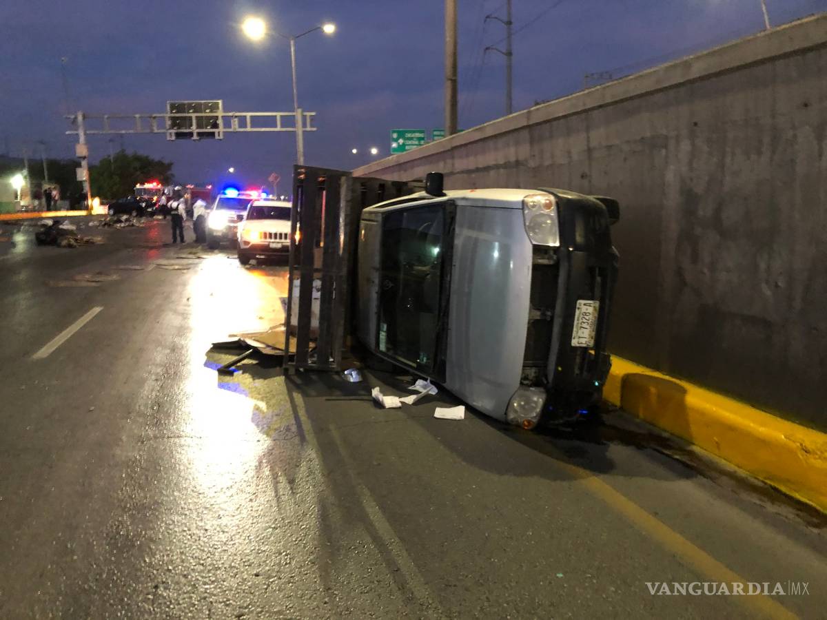 $!Carambola trastoca vialidad en periférico, participan al menos 7 vehículos