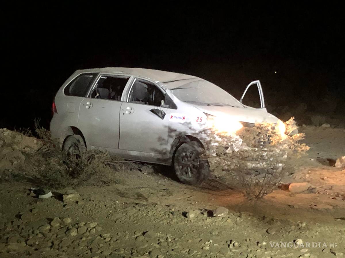 $!Por exceso de velocidad vuelca sobre la carretera Los Pinos