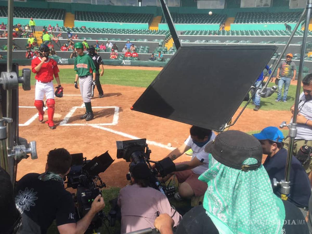 $!Así fue el detrás de cámaras de la cinta ‘108 costuras’ en la casa de los Saraperos de Saltillo