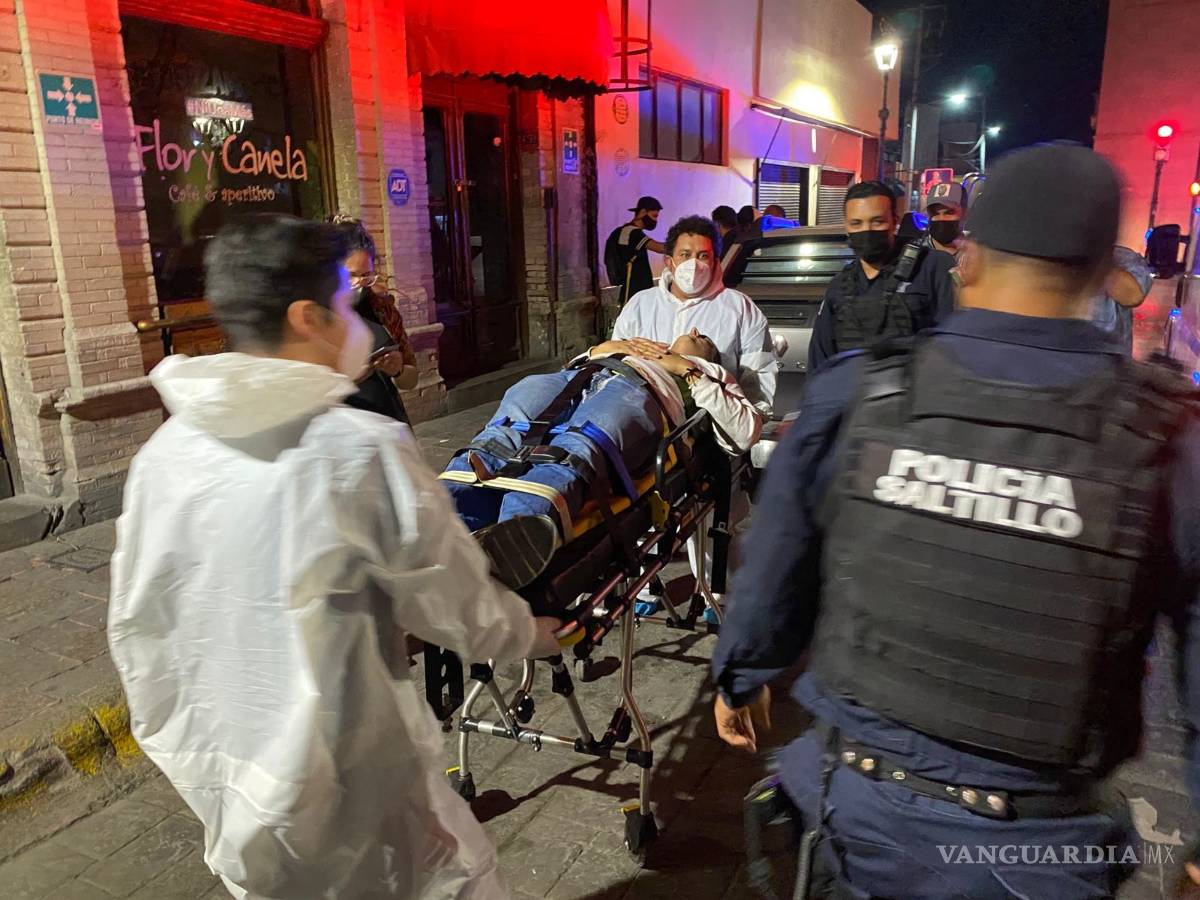 $!En un arranque emocional salta al vacío frente a su novia desde balcón de bar en Saltillo