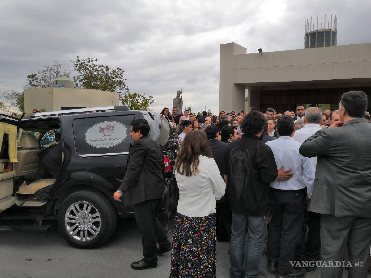 $!Despiden a estudiante asesinado en Nuevo León; Monclova le llora al joven de 23 años