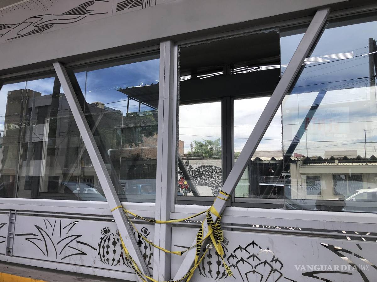 $!La ruta que incluye el proyecto del Metrobús no es la más óptima. Se observan cristales rotos, grafitis y basura.