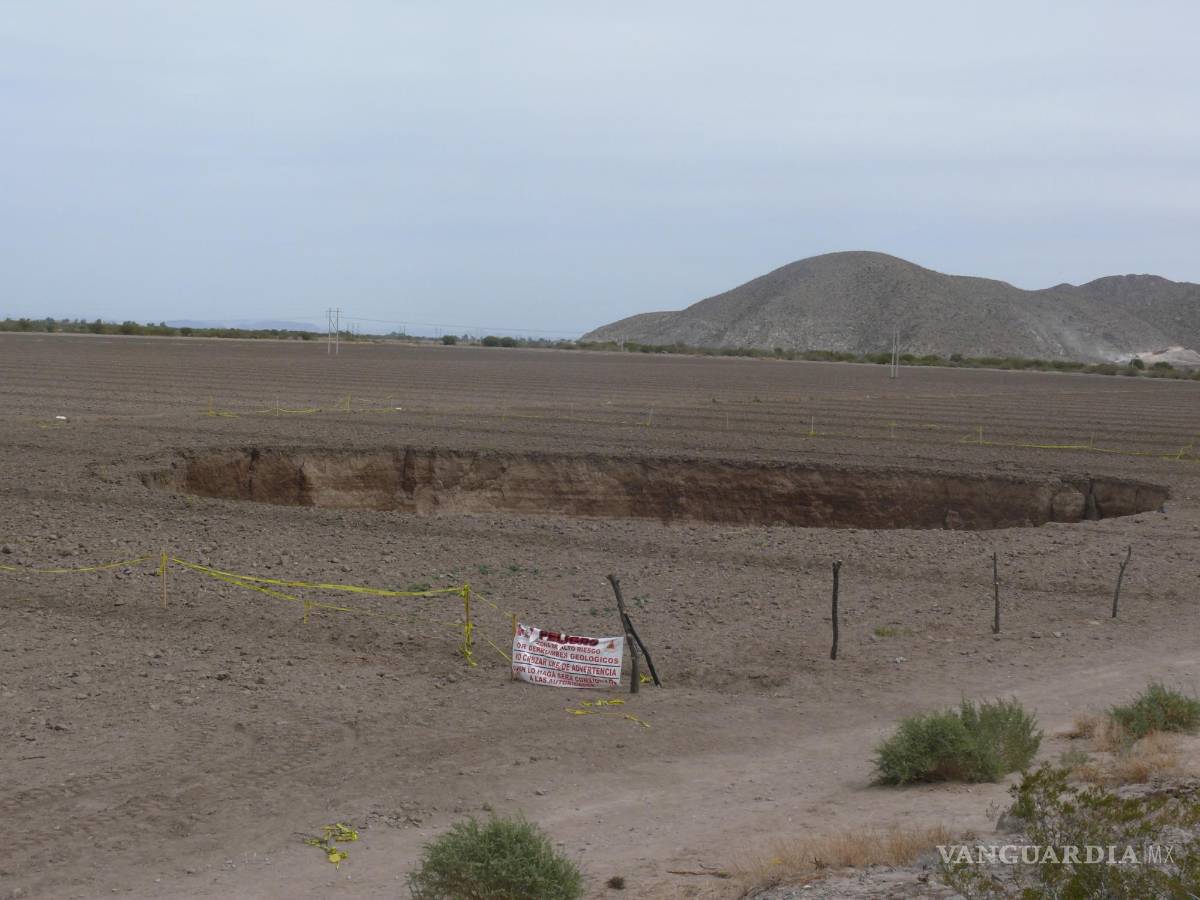 $!﻿El hundimiento en el ejido Buen Abrigo en 2012, fue uno de los más mediáticos por el tamaño.