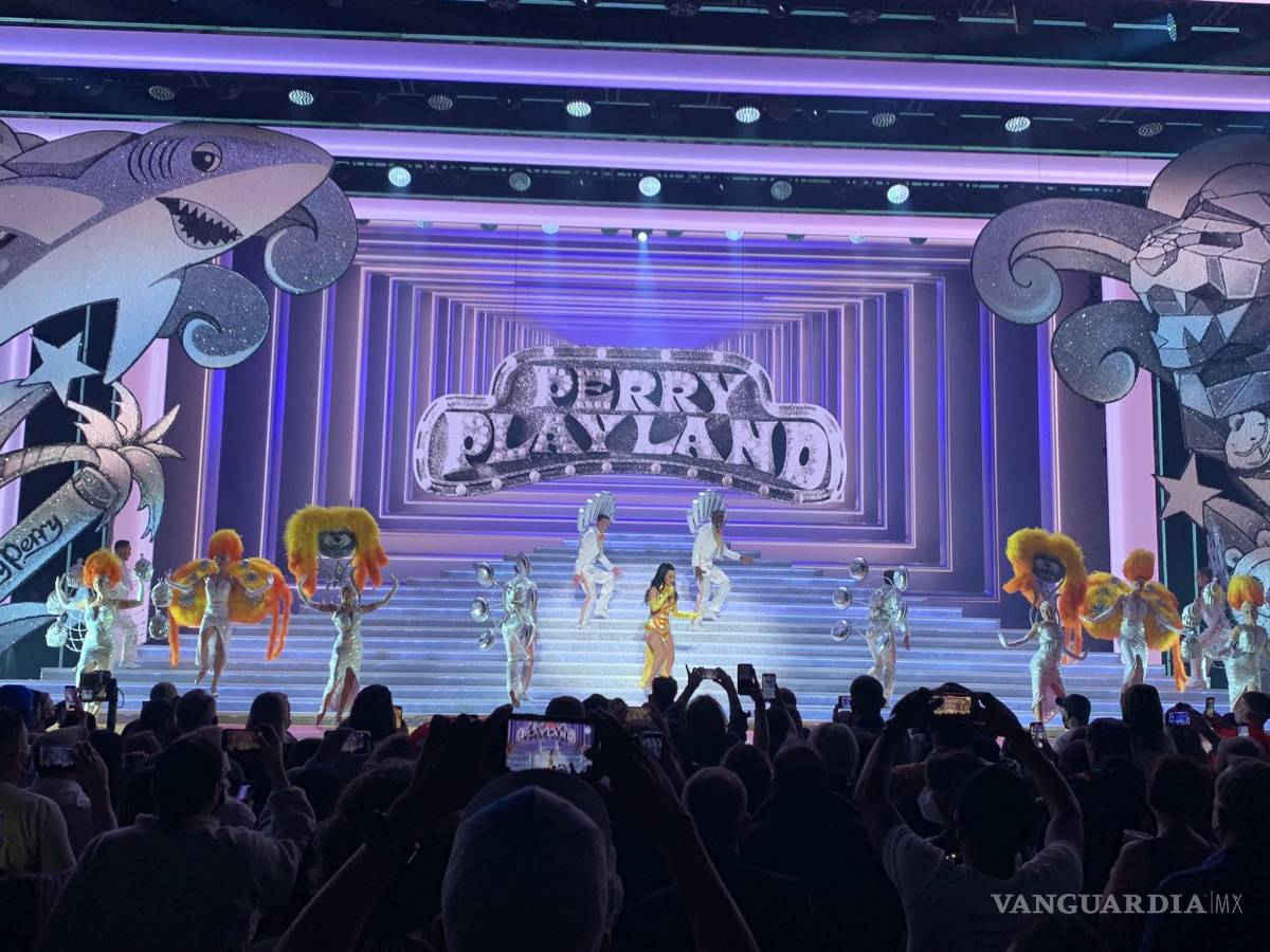 $!En entrevista para Good Morning America, Perry presumía el tamaño de la escenografía y los detalles de los vestuarios en los cuales estaba involucrada cien por ciento.