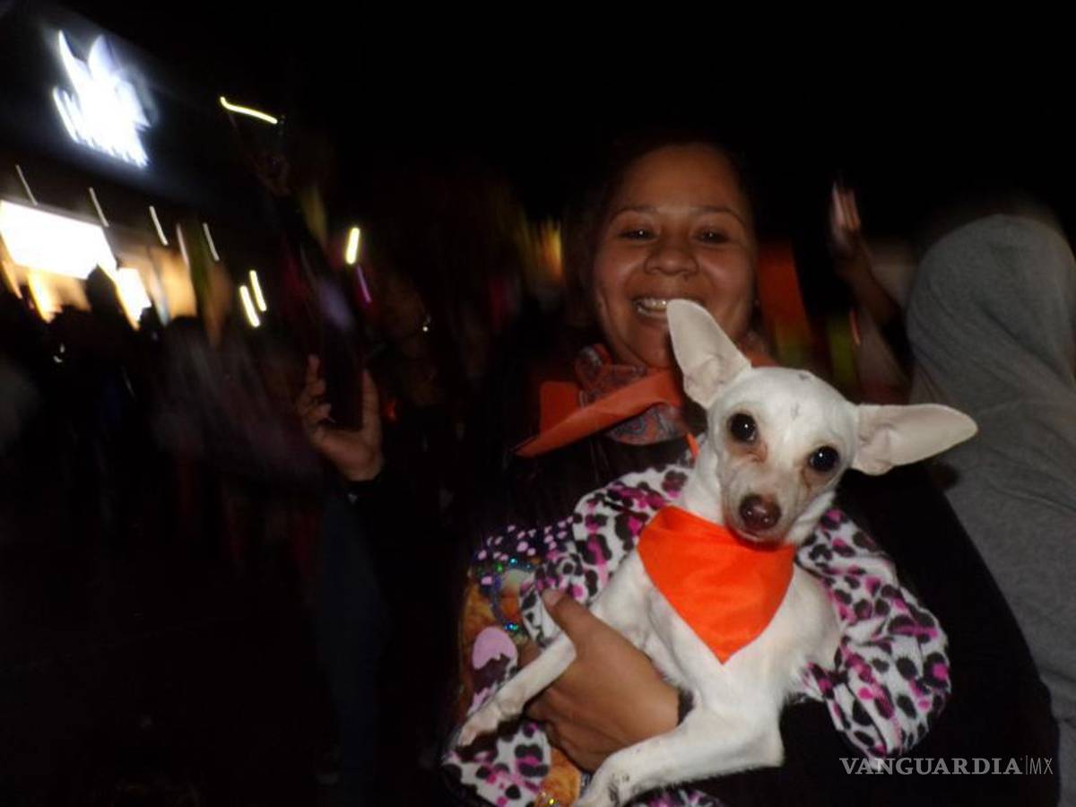 $!En la marcha participaron los principales afectados, los perritos.