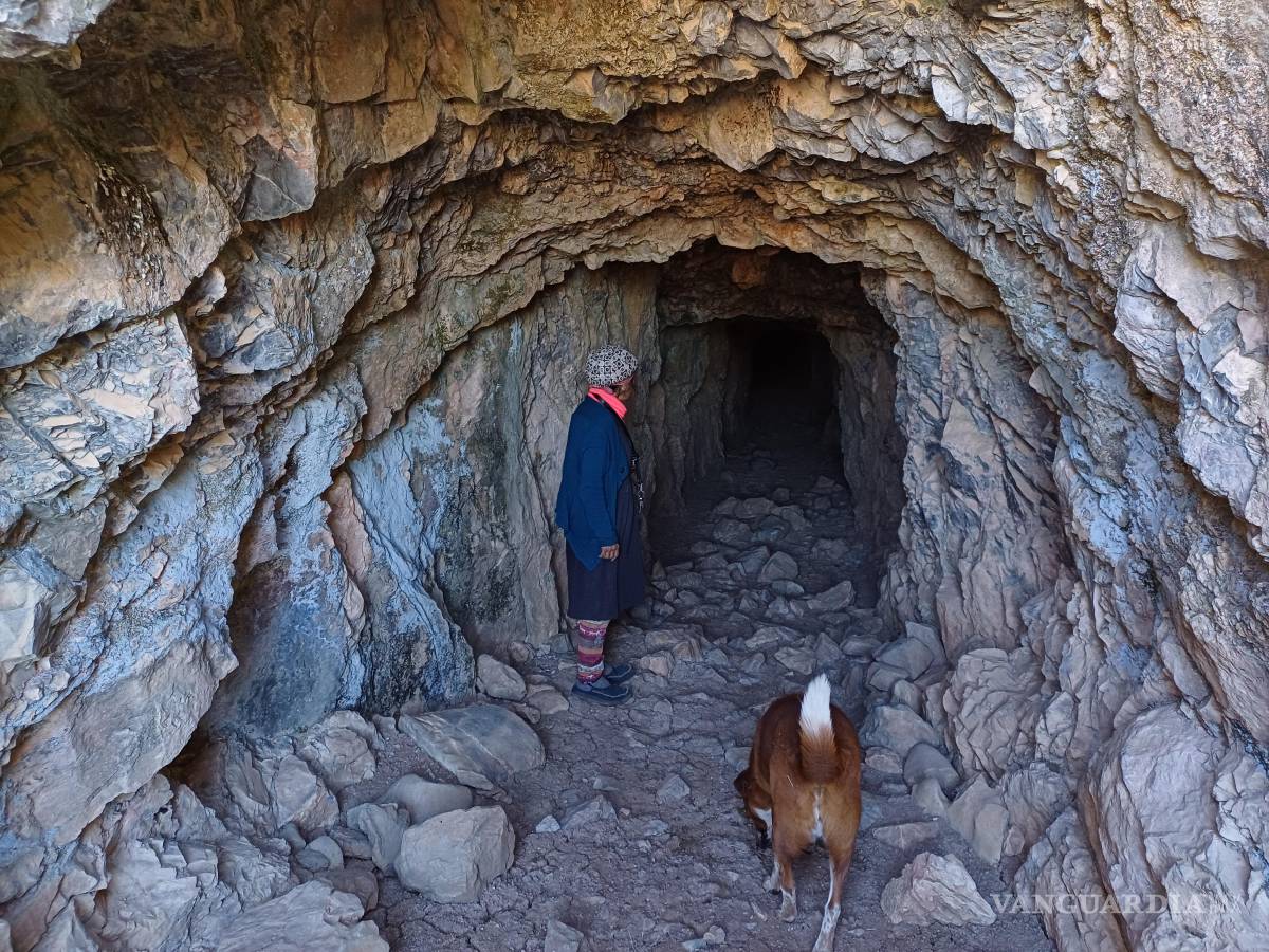 $!La monja Nancy Ruth muestra una cueva donde llegó a tener un criadero de marranos