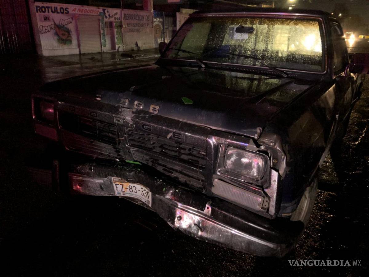 $!Aparatoso choque en la colonia Guayulera deja coches inservibles