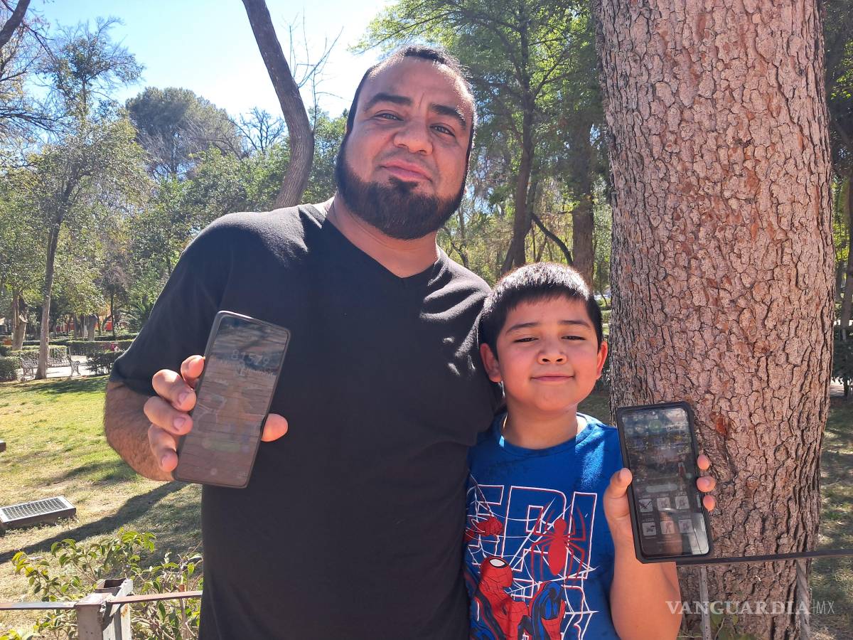$!Carlos Olivo, de 35 años, y su hijo Bruno participan juntos en el Pokémon GO Tour: Kalos, compartiendo una actividad que les permite convivir, caminar y jugar en familia.