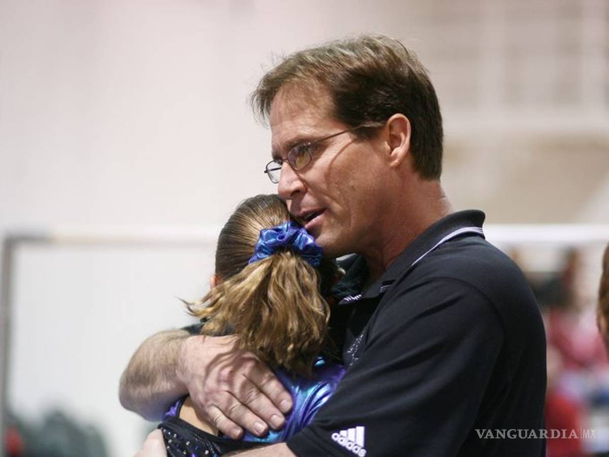 $!Entrenador de la Federación de Gimnasia de EU puso cámaras en vestuarios de niñas y grabó más de 400 videos