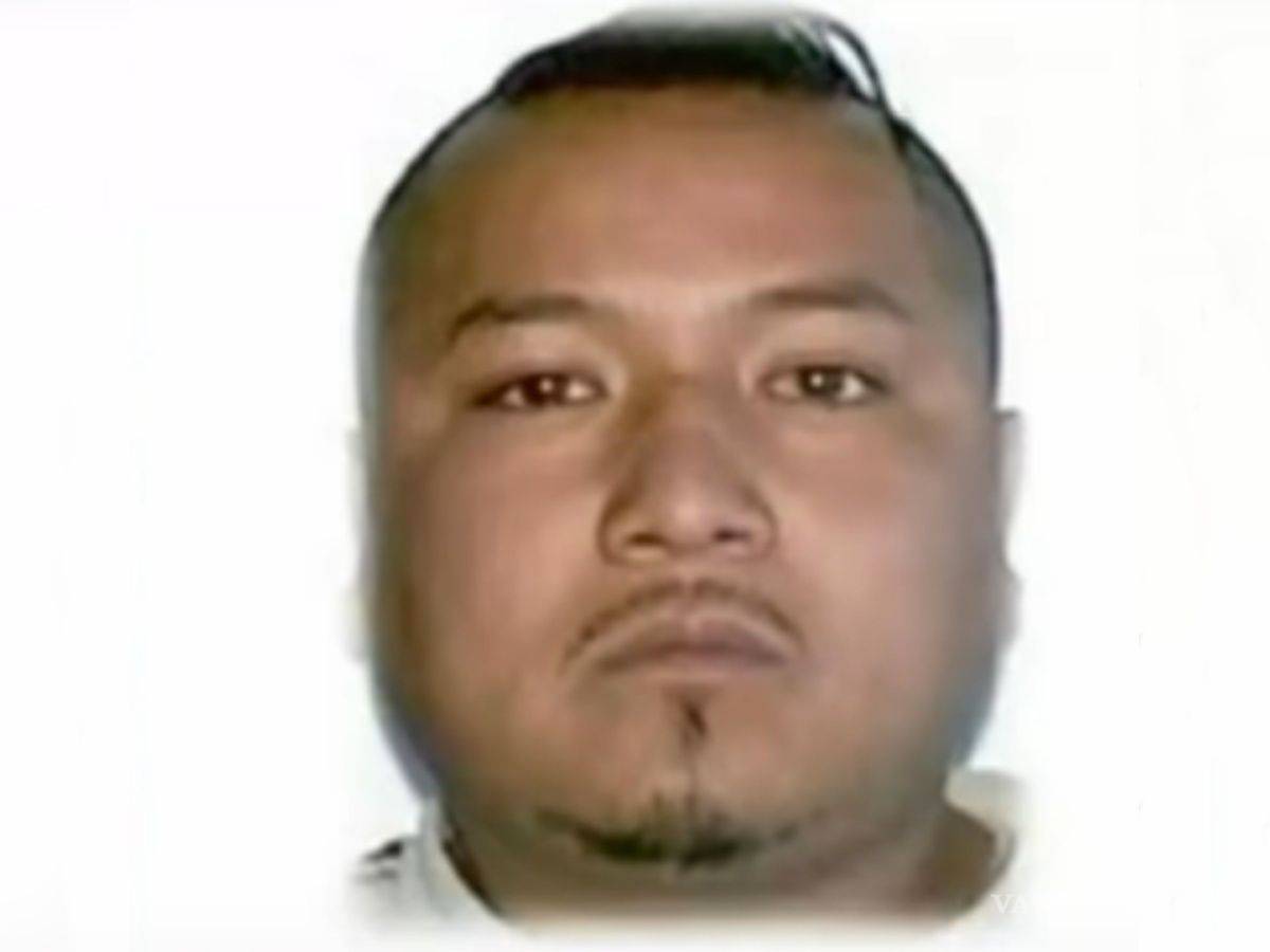 $!Huachicoleros incendiaron autos en vialidades por operativo de la Marina en Guanajuato, el bastión del "El Marro"