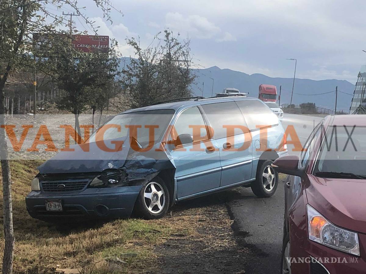 $!Doble accidente se registra en la carretera Monterrey-Saltillo