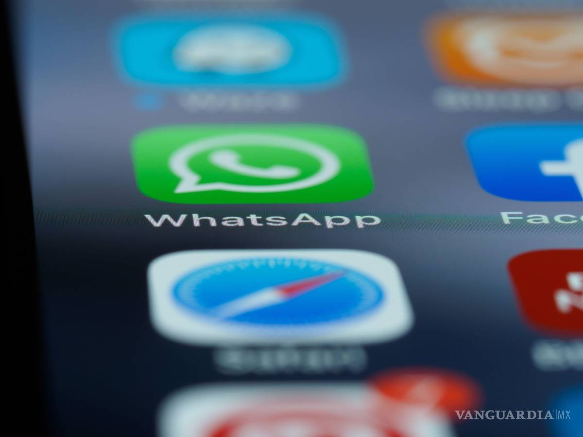 $!WhatsApp puede convertirse en una de las aplicaciones que más espacio consume en el celular.