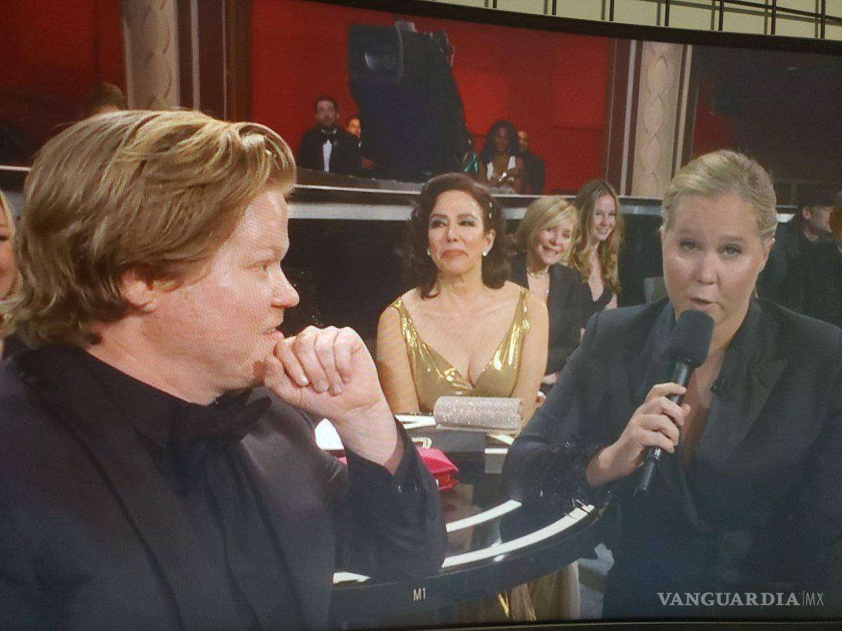 $!El actor Jesse Plemons ni siquiera sonrió con la broma de Ami Schumer.