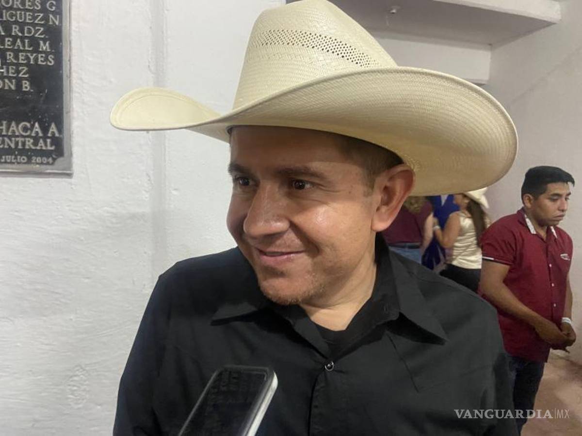 $!Hugo Lozano se dijo complacido por el desarrollo de la feria de la ciudad.