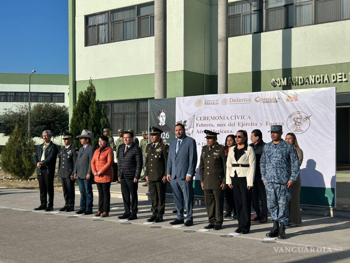 $!Las autoridades civiles y militares estuvieron presentes en el acto cívico.